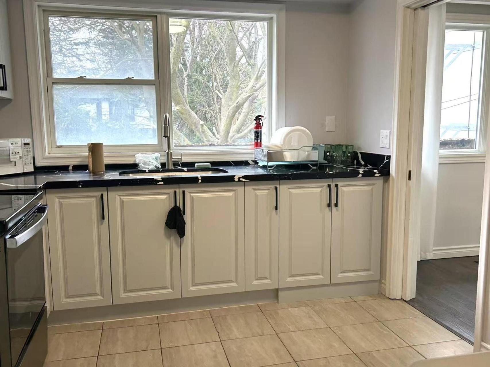North York Cozy Queen Walk To Subway And Stores * Toronto