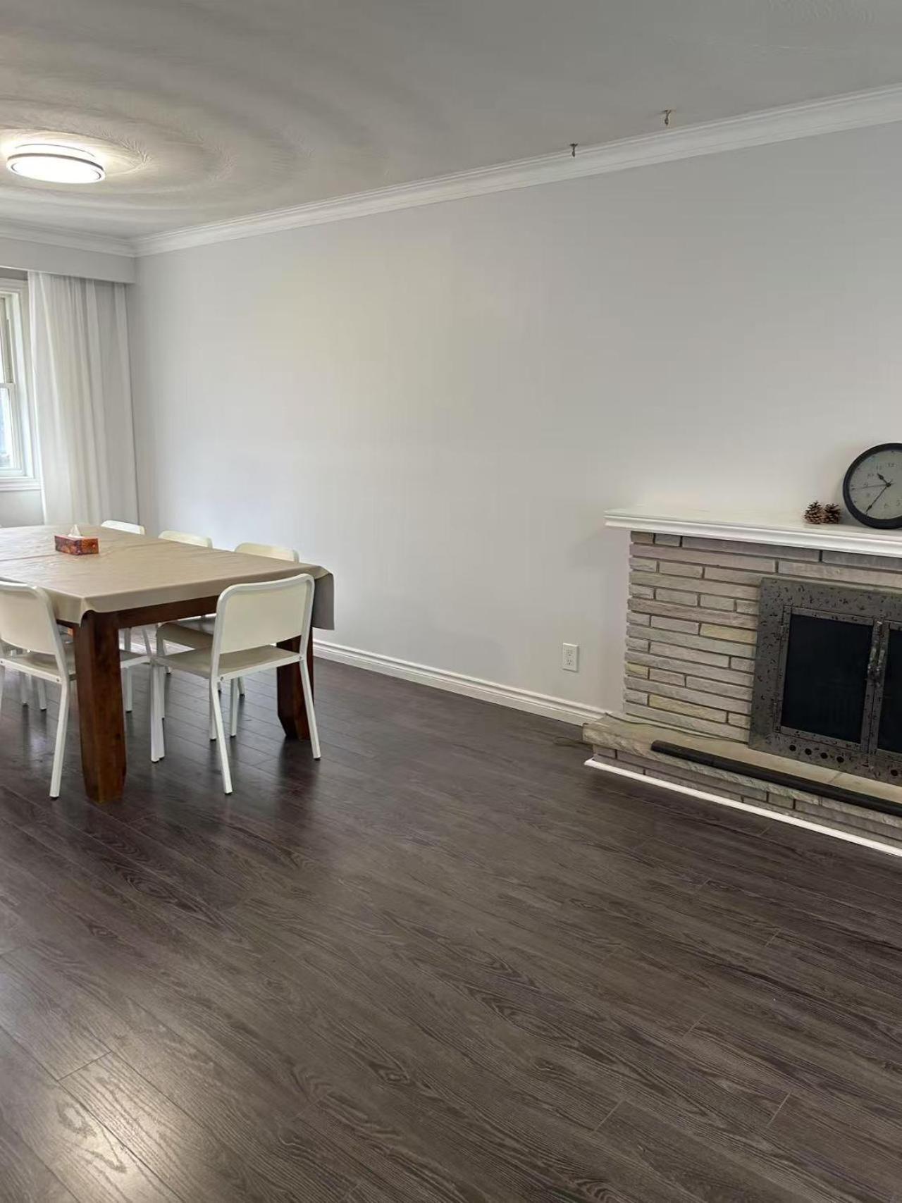 North York Cozy Queen Walk To Subway And Stores