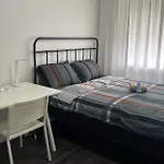 North York Cozy Queen Room Walk To Subway And Stores