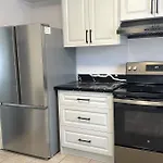 North York Cozy Queen Room Walk To Subway And Stores