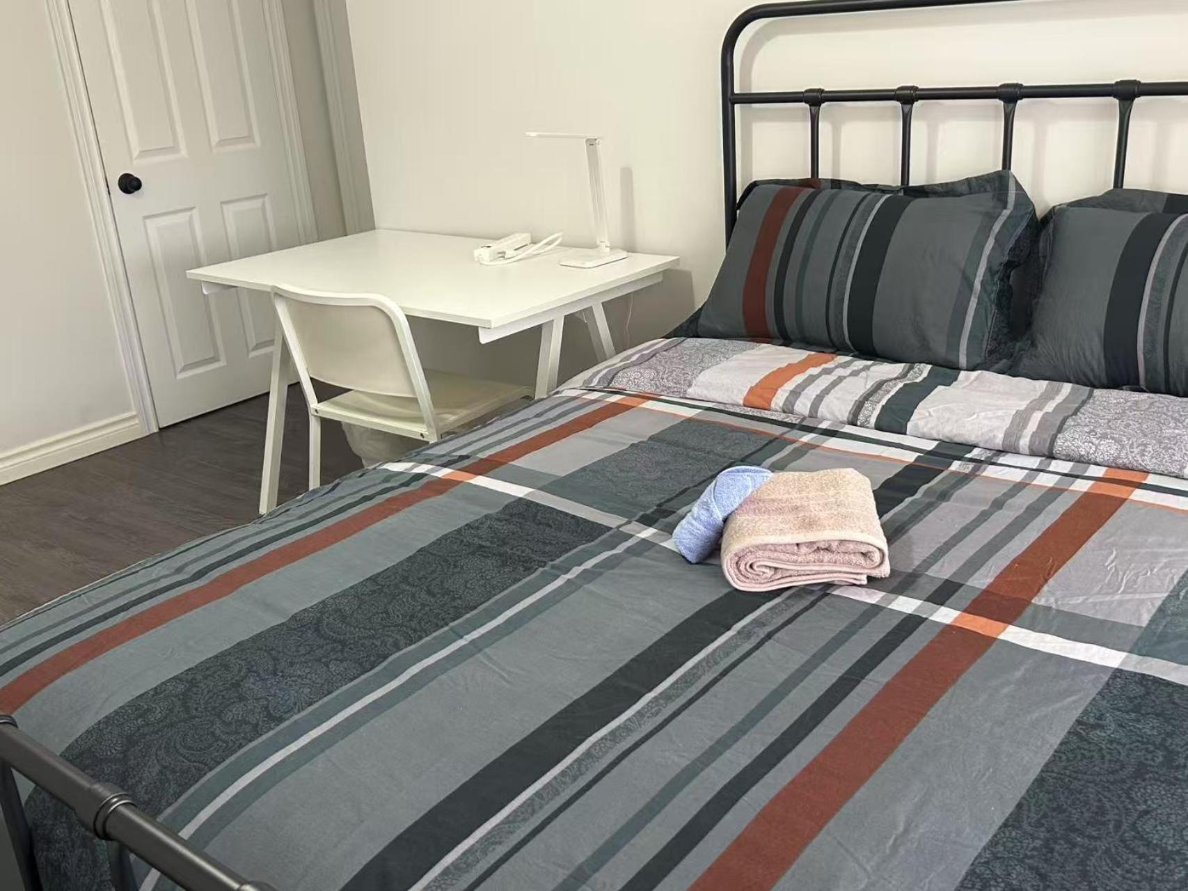 Guest house North York Cozy Queen Walk To Subway And Stores Toronto